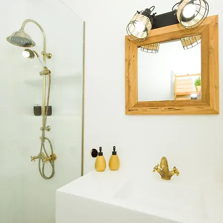 El Charco Lofts - By Az