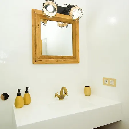 El Charco Lofts - By Az