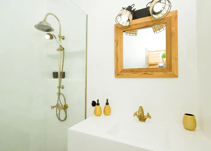 El Charco Lofts - By Az